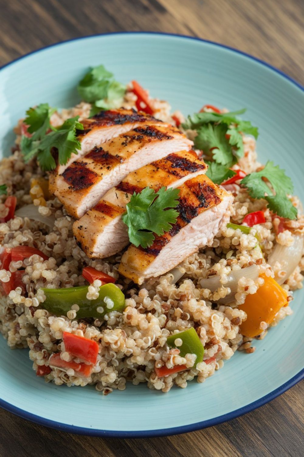Quinoa com Legumes e Frango Grelhado